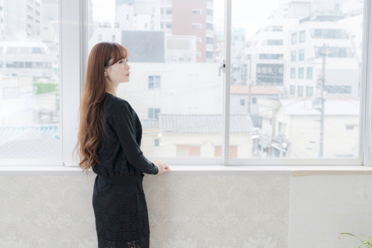 スーツの女性