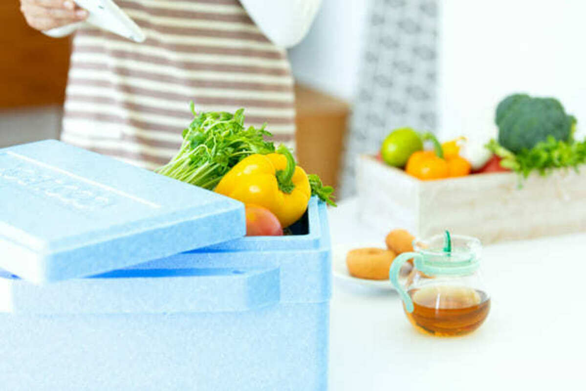 節約をする一人暮らしの大学生