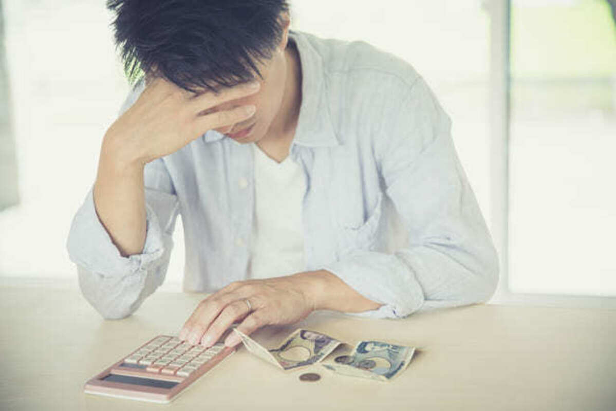 お金に困っている一人暮らしの大学生