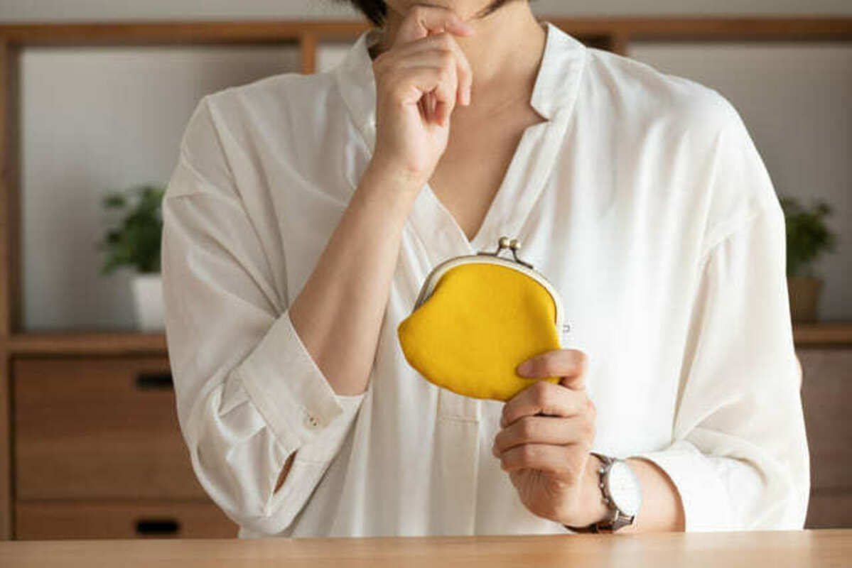 自宅サウナの維持費について考える女性