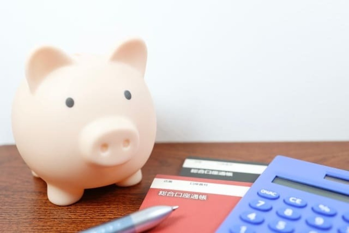 貯金箱と通帳