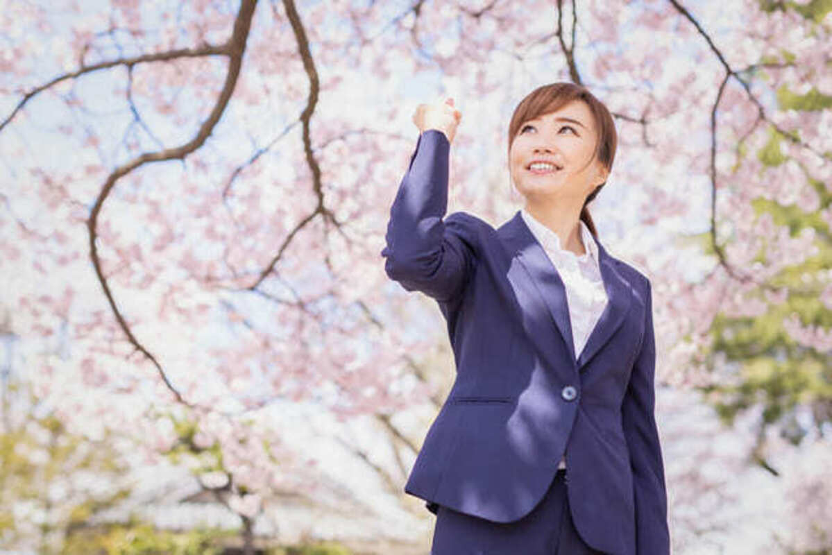 女性 スーツ 桜