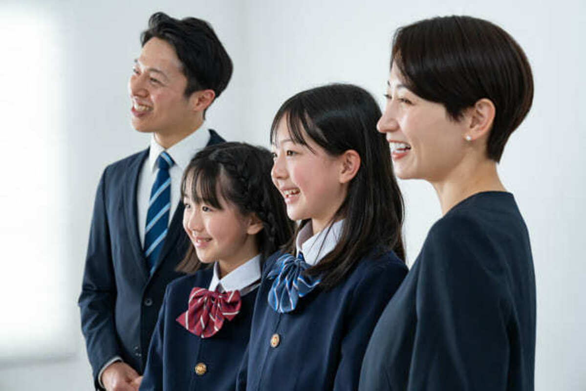 男性 女性 女の子 スーツ