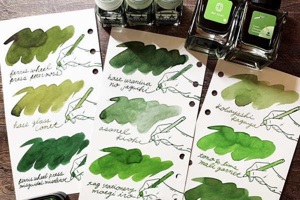 @透明な緑色の万年筆 透明な緑色の万年筆 鮮やかで濃厚な【緑系】の万年筆インク5つ。