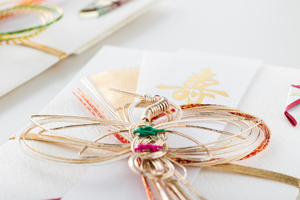 結婚式で使うご祝儀袋はどこで買う?選び方と書き方、マナーについてもご紹介