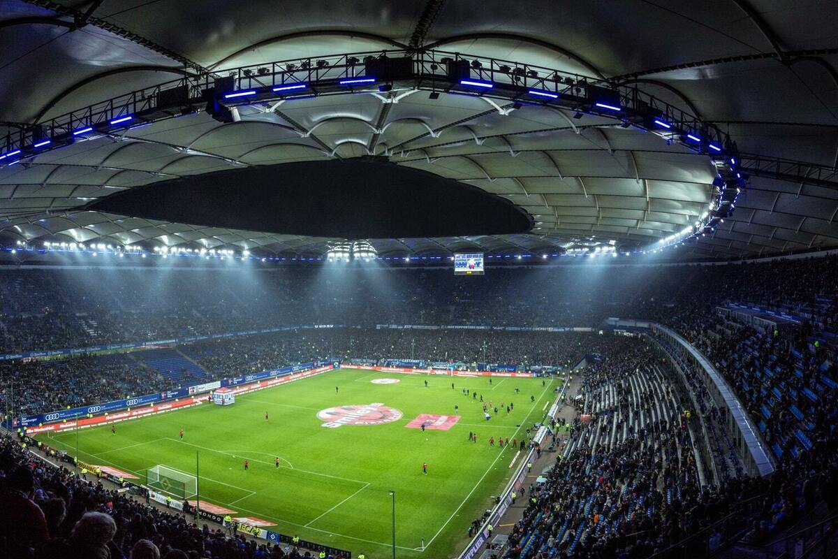 サッカーの監督の年収はどのくらい?海外リーグやJリーグ・高校サッカーの給与事情