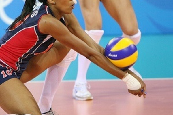 バレーボールのサーブカットのやり方とは 3つのコツを理解して練習しよう Activel