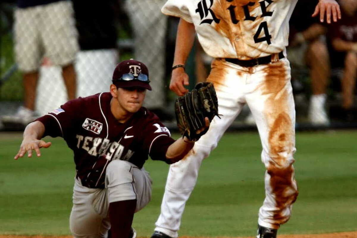 悪送球とは?牽制の悪送球でサヨナラになる?【野球のルールを解説】
