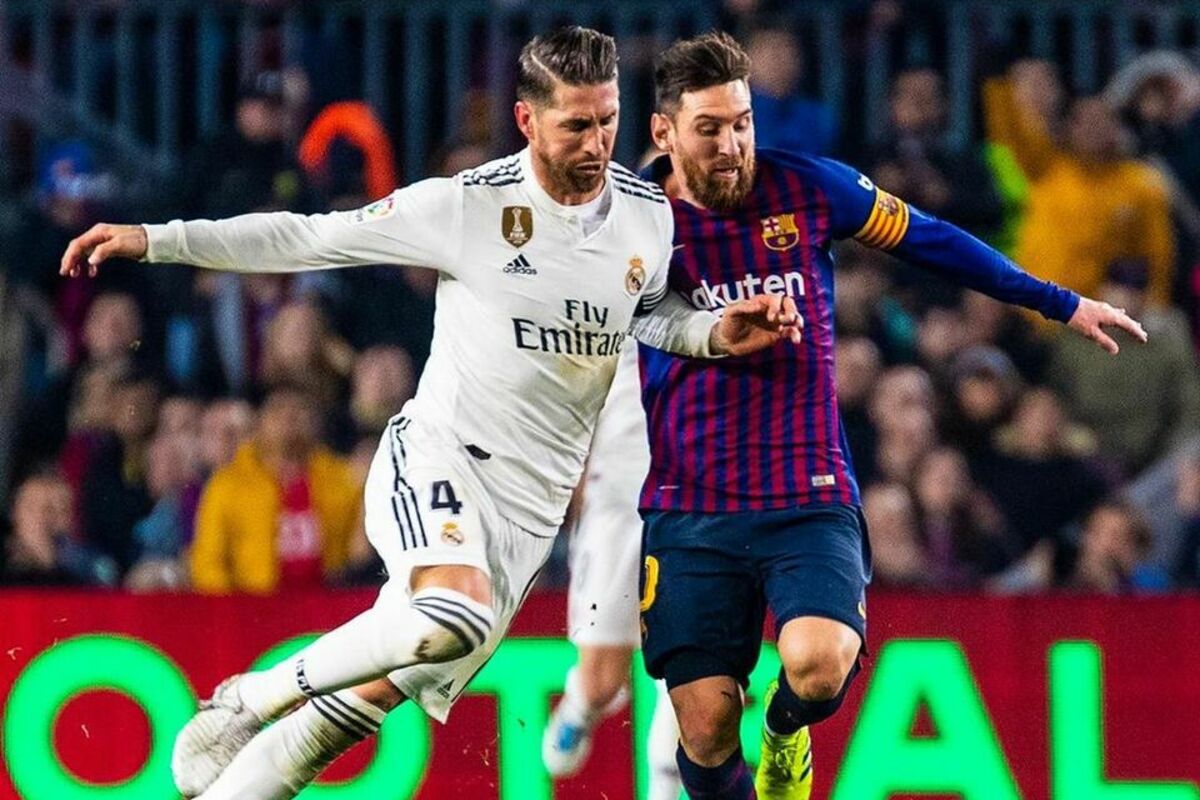 サッカーのウイングの役割と動き方とは?サイドハーフとの違いも解説