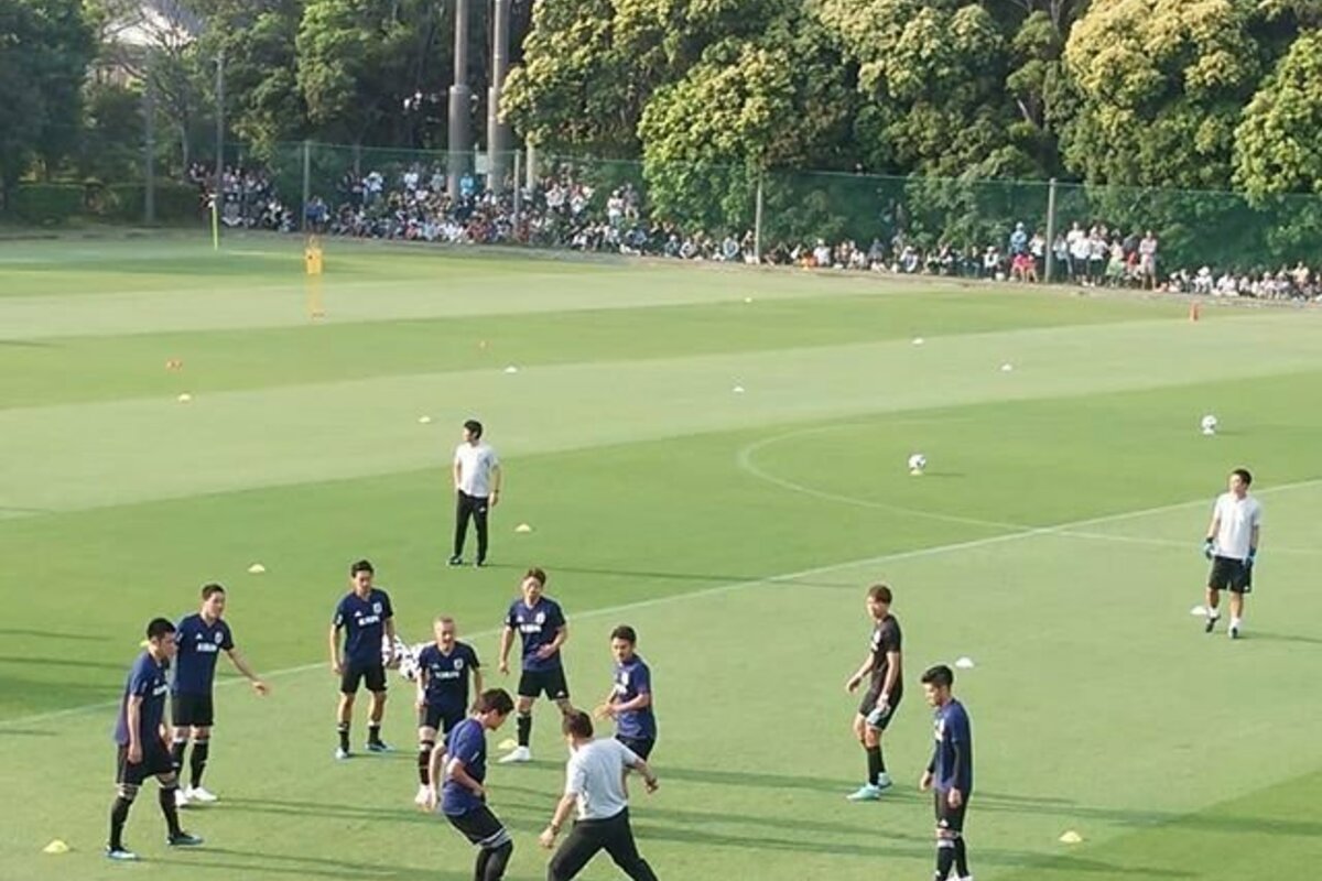 サッカーのロンドの正しいやり方とは?鳥かごやボール回しと実は違う!