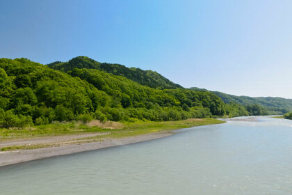 沙流川のおすすめ釣りポイントとは？トラウト釣りを楽しもう