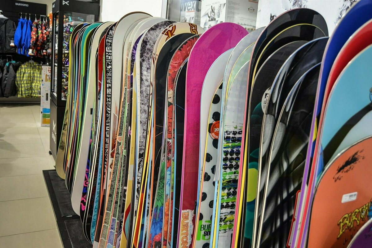 スノーボード板の選び方とは?自分に合った種類やサイズ・長さ