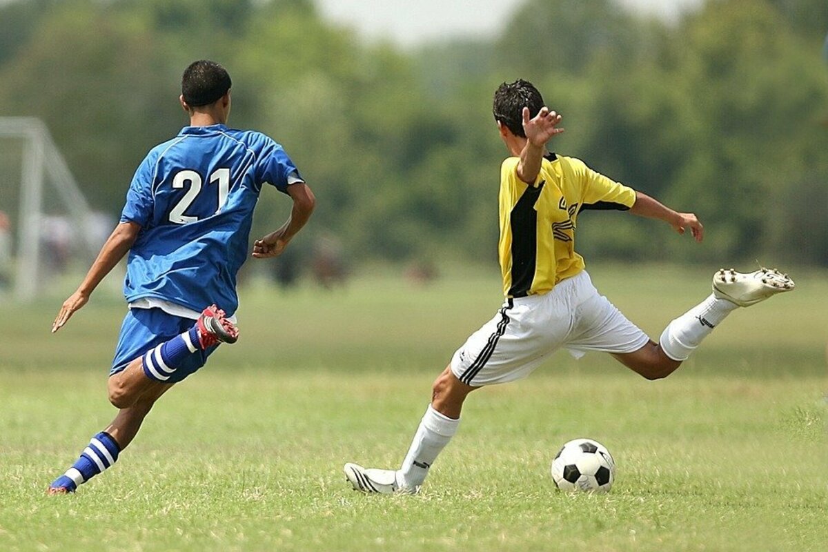 サッカーの21番の背番号が持つ意味とは?どんな選手がつけるの?