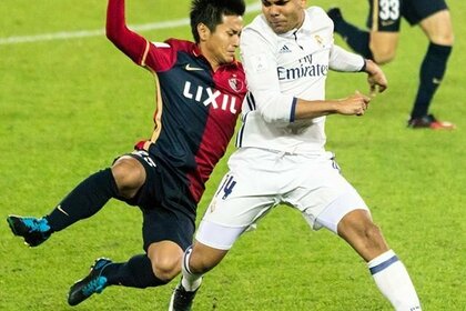 サッカーで競り合いに勝てる方法とは 4つのことを意識しよう Activel