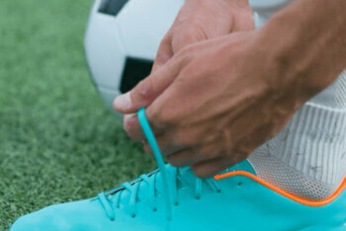 サッカーの室内用シューズはどうやって選ぶの?おすすめを3つ紹介
