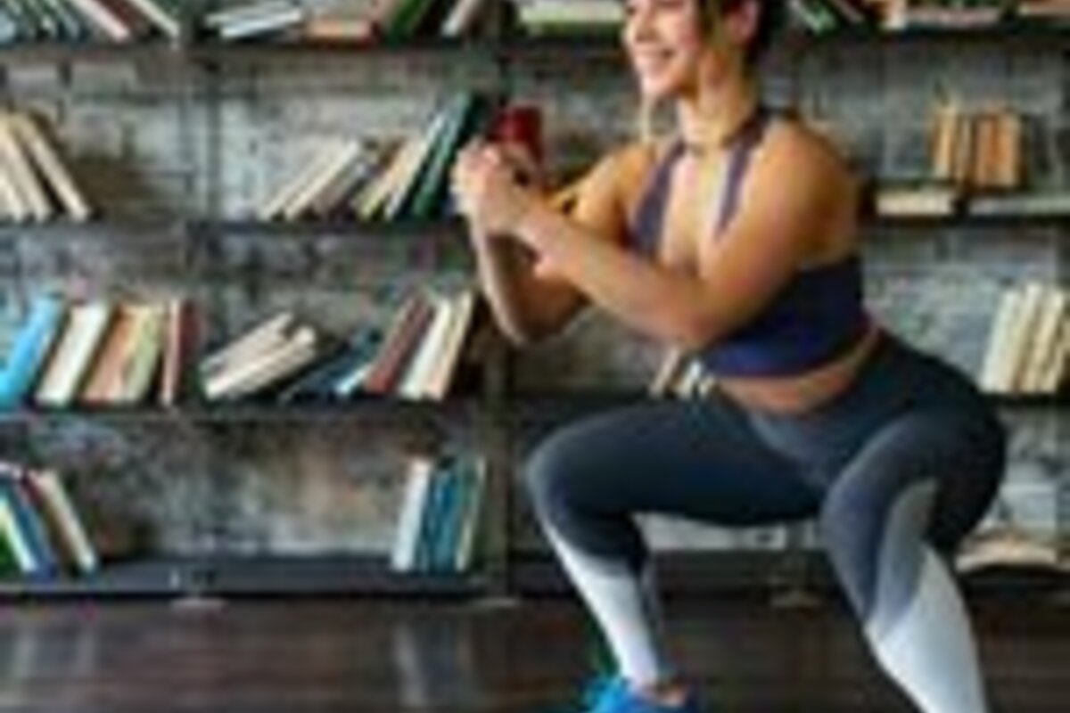 サイドスクワットの効果とやり方とは?内転筋を鍛えて美脚を目指せ
