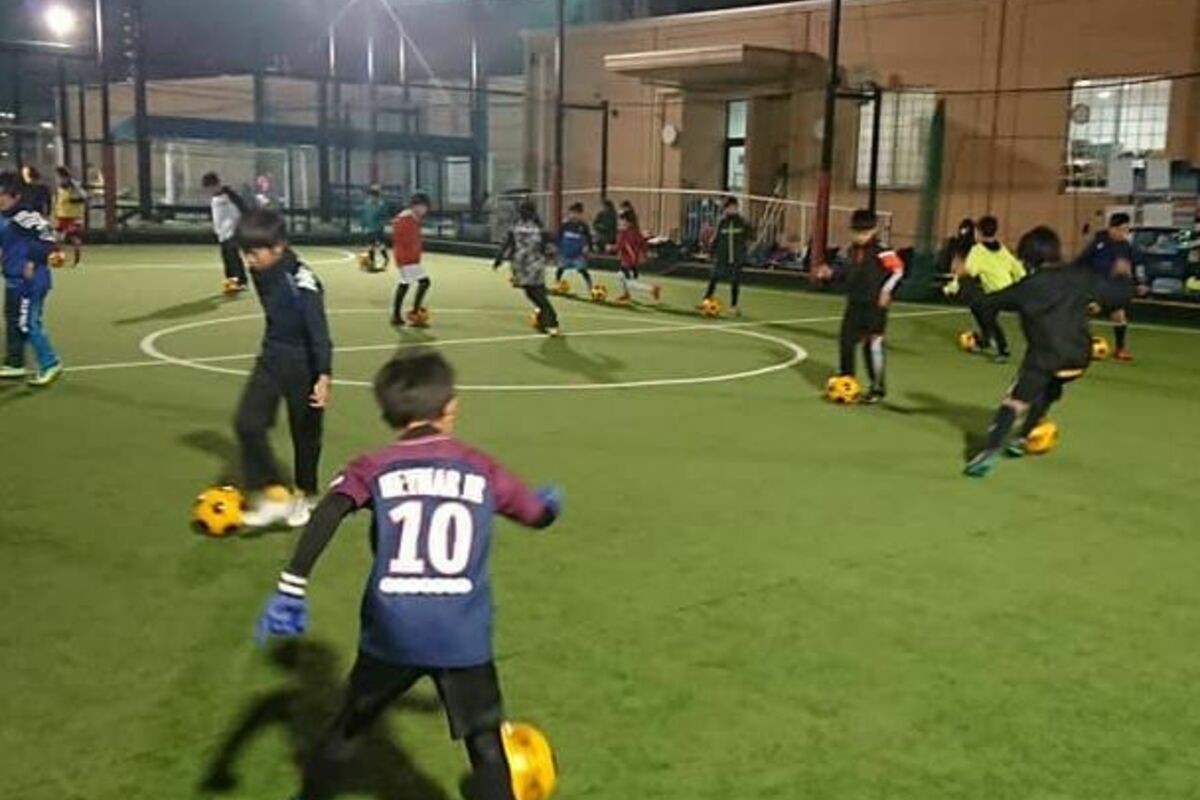 ダブルタッチのやり方とコツ【サッカー上達ガイド】