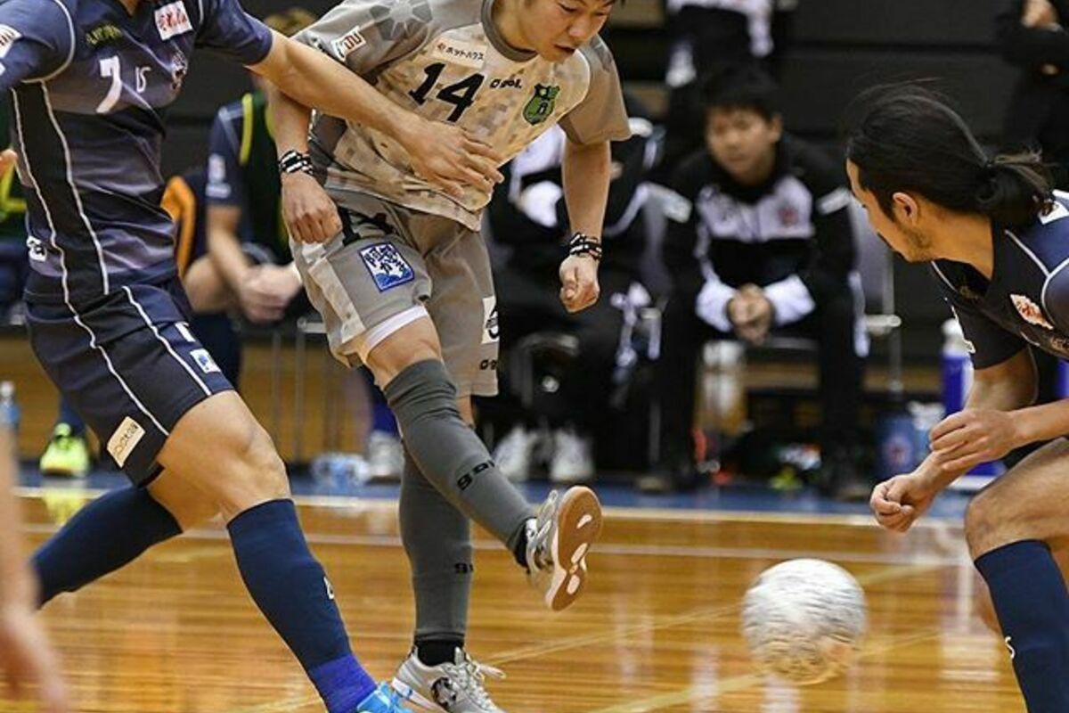 トーキックの蹴り方!コツや練習方法を解説【サッカー上達ガイド】