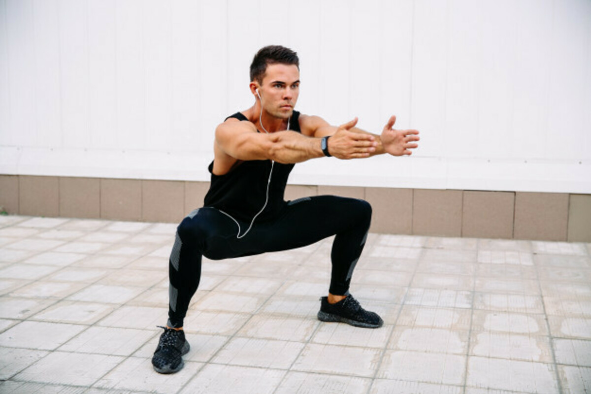 ワイドスクワットのやり方と効果とは?筋トレは毎日やってもいいの?