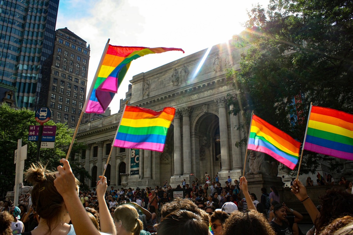 LGBTへの共感者、アライ(ALLY)とは。その在り方と支援の具体例をご紹介
