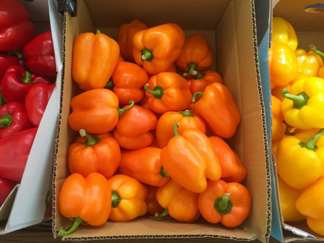 段ボールの中の野菜