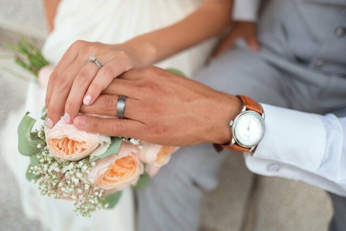結婚する男女