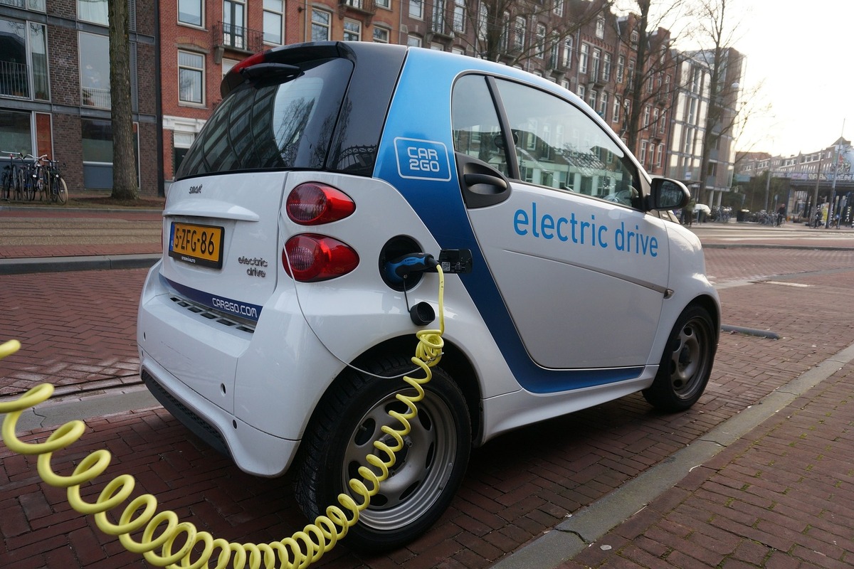 電気自動車