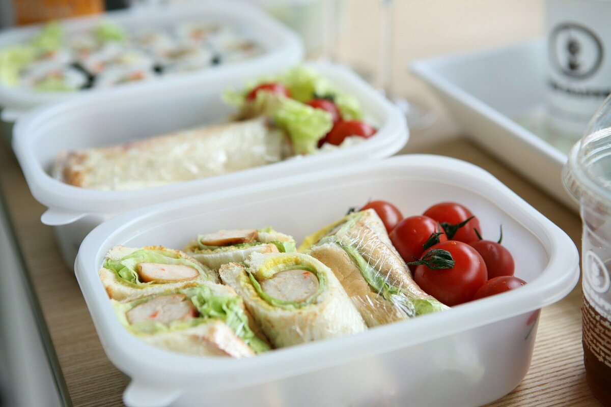苦しい生活の心強い味方。親子の食事を支援する「こども宅食」の取り組みについて