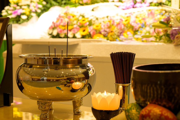 曹洞宗の焼香のやり方とは？手順やマナー、流れを詳しく解説（2ページ