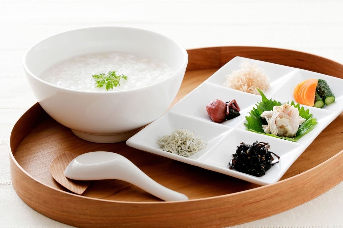 胃に優しい外食はある?負担の少ないメニューや食品の選び方について解説