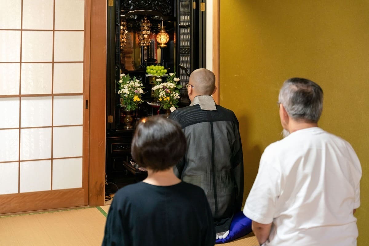 三回忌を家族だけで行う方法｜お坊さんを呼ばずに進める方法と配慮する点
