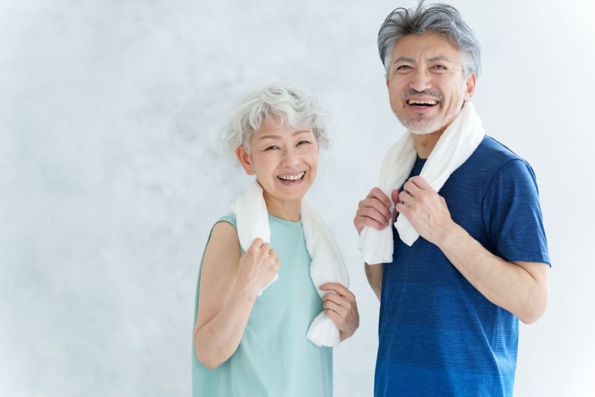 運動をする夫婦