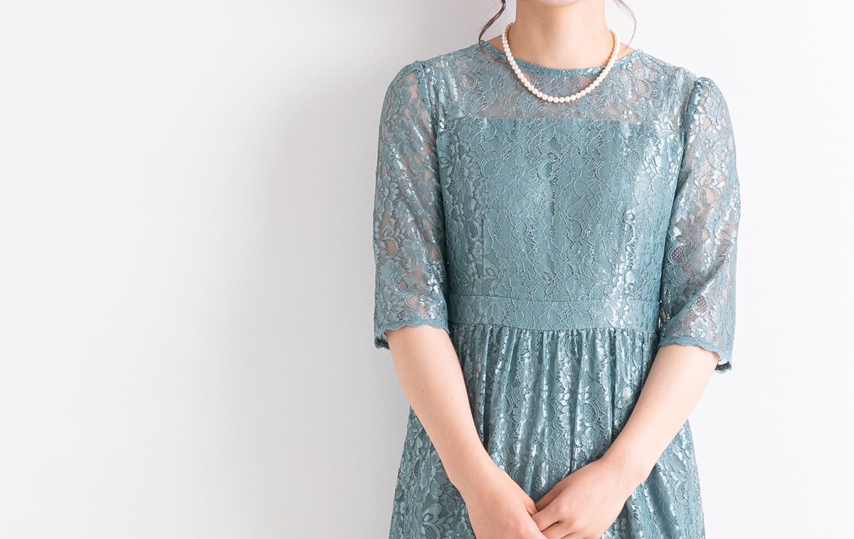 60代女性の結婚式の服装