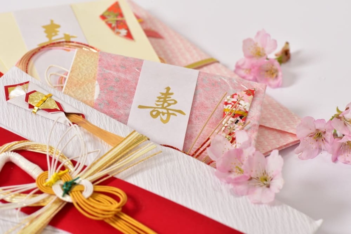 孫の結婚式のご祝儀の相場は?ご祝儀袋の選び方も紹介