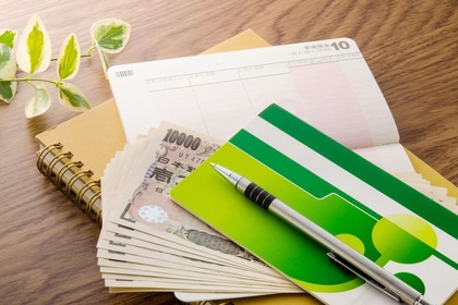 故人の貯金から葬儀費用は充てられる？口座から引き出す際の注意点や必要な手続きを解説
