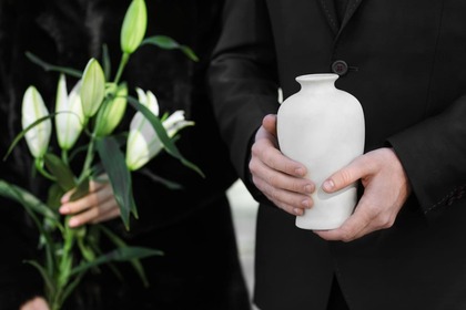 火葬はいつから始まった？日本の歴史と共にその起源、現代における火葬の準備や所要時間も解説