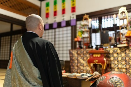 法要は何回忌まで行う？年忌法要の数え方やお布施の相場など覚えておきたいポイントを解説