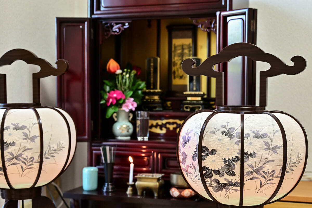 2025年のお盆のお供えはいつからいつまで?品物の相場や選び方も紹介