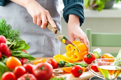 高齢者の体重を増やすのに必要な食べ物5つ！食事の改善方法や目安となる摂取量をご紹介