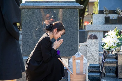 納骨を自分で行う方法はある？必要な手続きから供養の流れまでわかりやすくご紹介