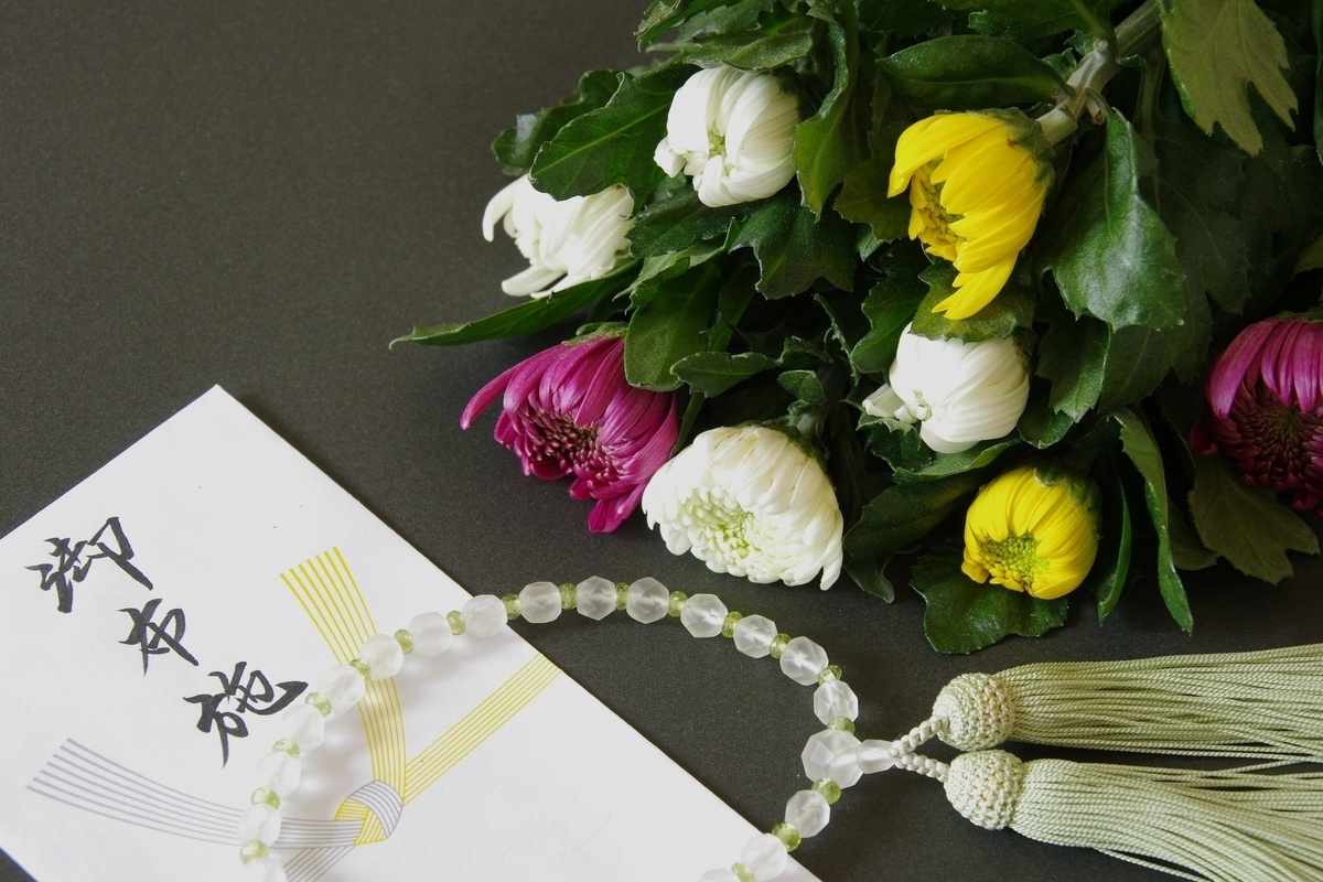 納骨時の「お布施」について。必要な金額の目安やマナーを解説