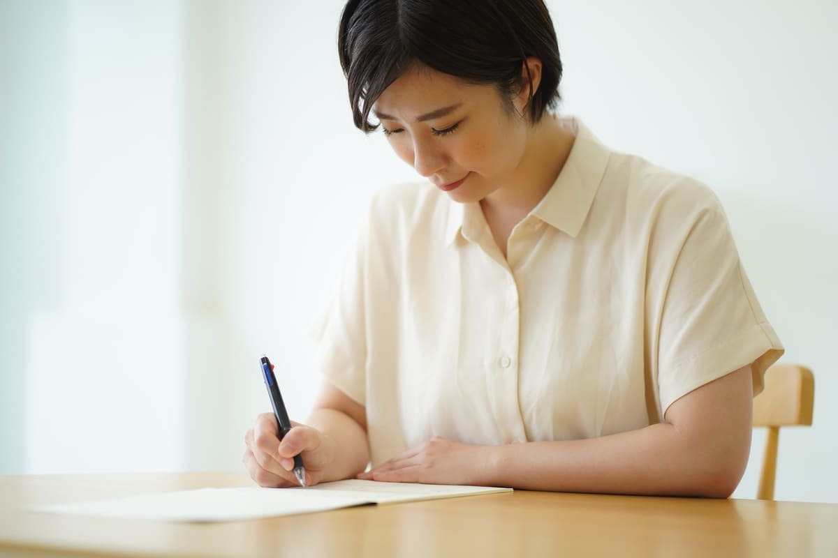 30代の孫が読む弔辞の例文 文章を書くイメージ画像