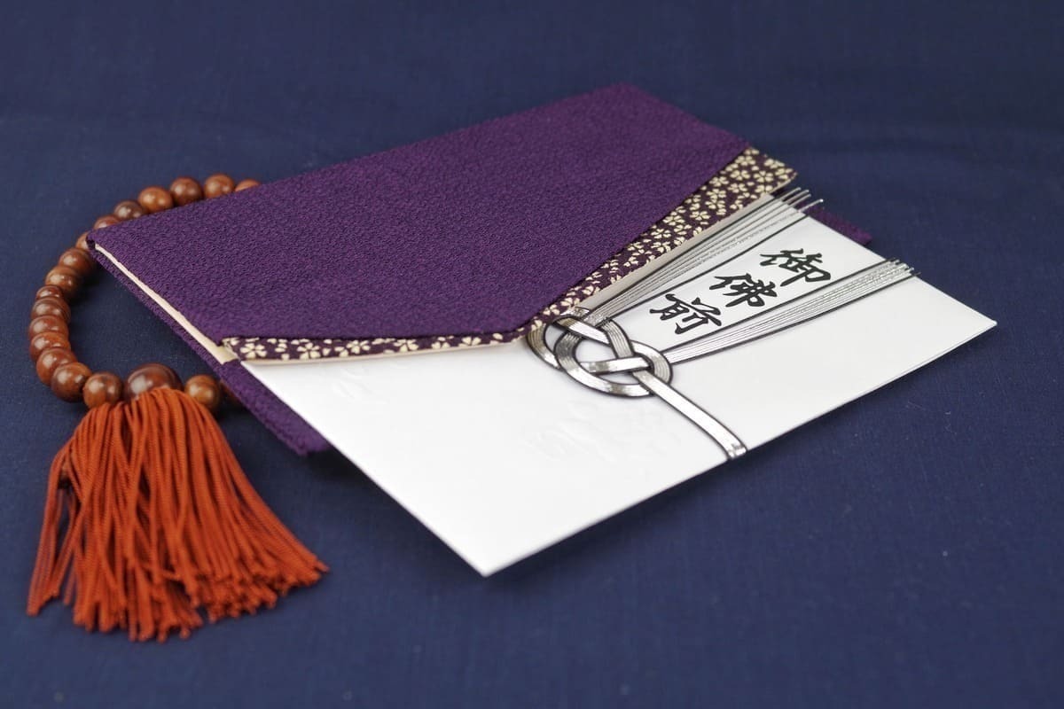 三回忌の香典完全ガイド｜三回忌に適切な「香典袋の書き方」「金額」などのマナー