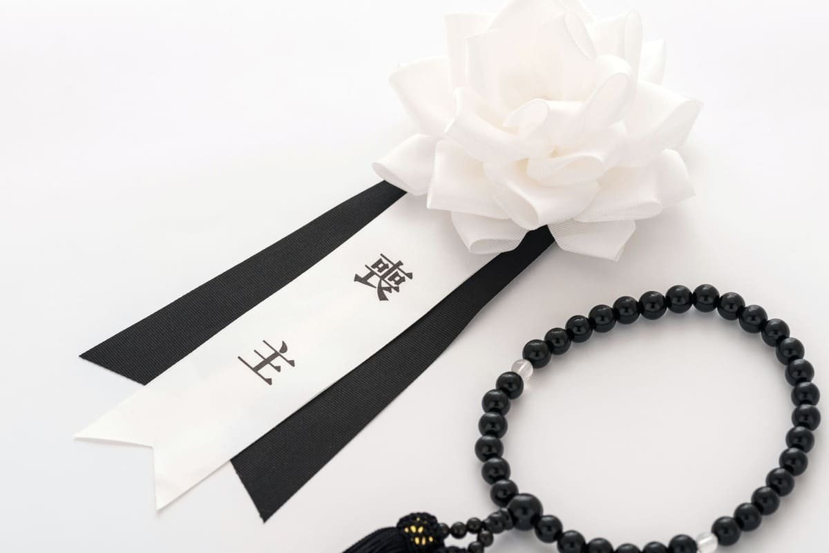 「喪主」と「施主」の違いは?それぞれの役割や決め方などを詳しく解説