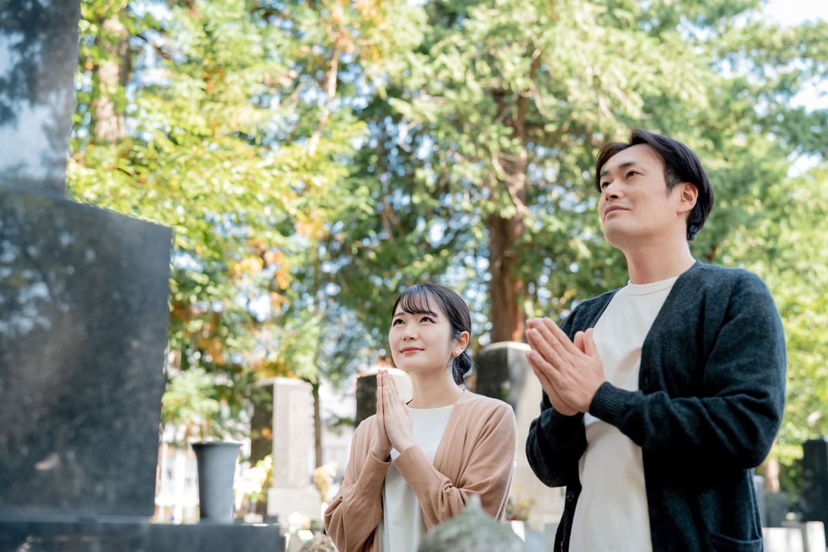親の命日にすることは何？過ごし方やお供え物の選び方、避けるべき言葉を知って故人を偲ぼう
