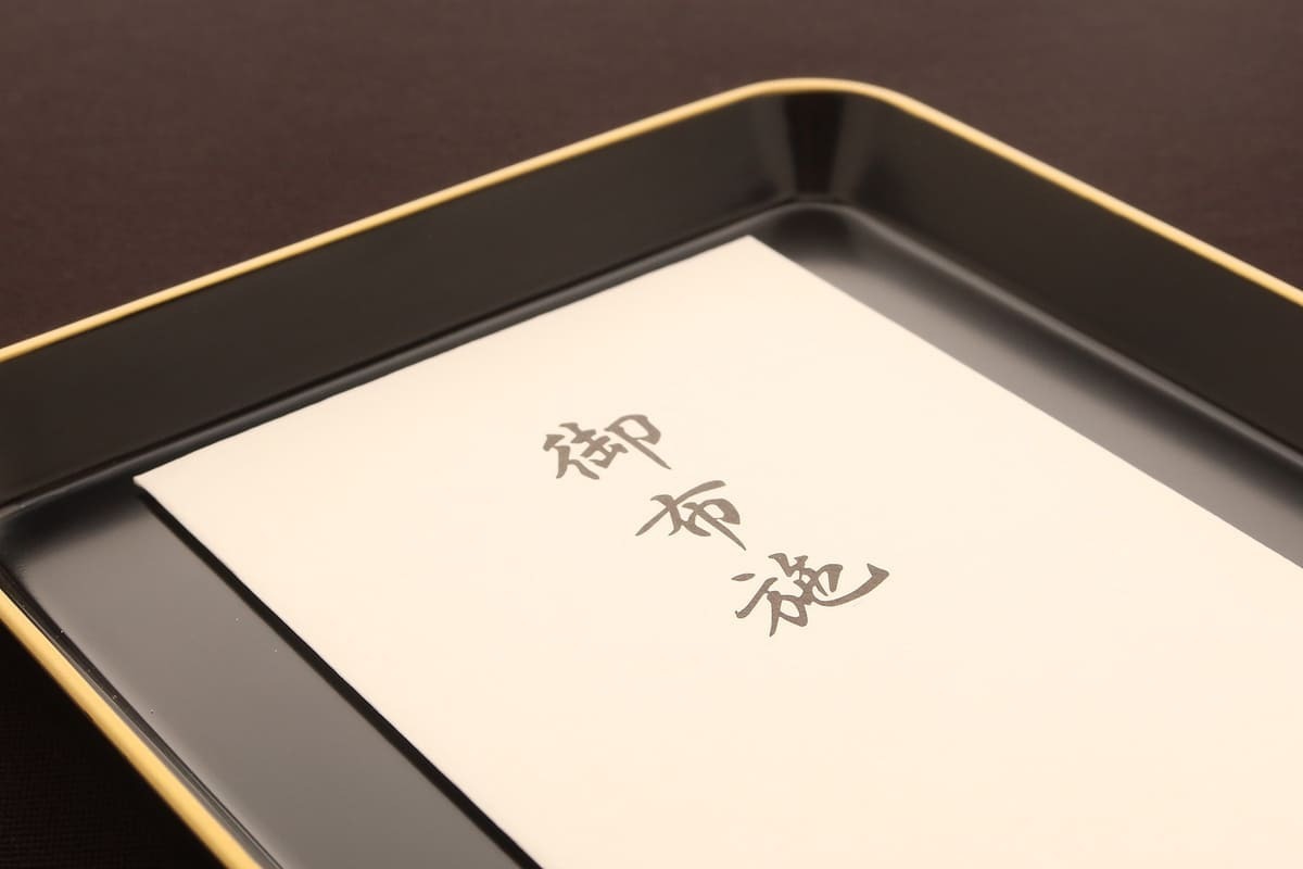 十三回忌のお布施の相場とは？金額の目安や法要でのマナーを解説