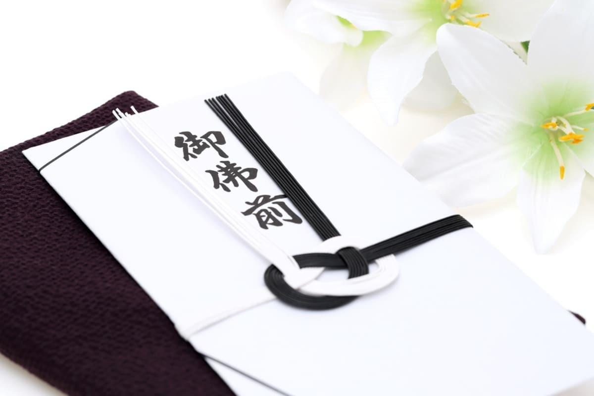 御仏前の正しい書き方ガイド！表書き・中袋・金額に関する注意点を解説