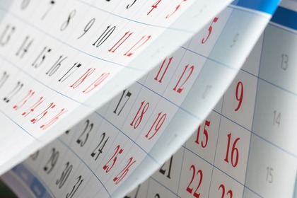 四十九日法要は前倒ししてよい？日程の決め方や繰り上げた際のお布施を解説