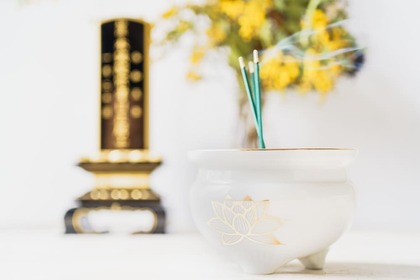 俗名の意味とは？戒名との違いや葬儀との関係、位牌の表記についても解説