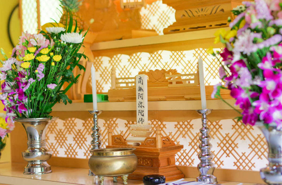葬儀の祭壇と位牌